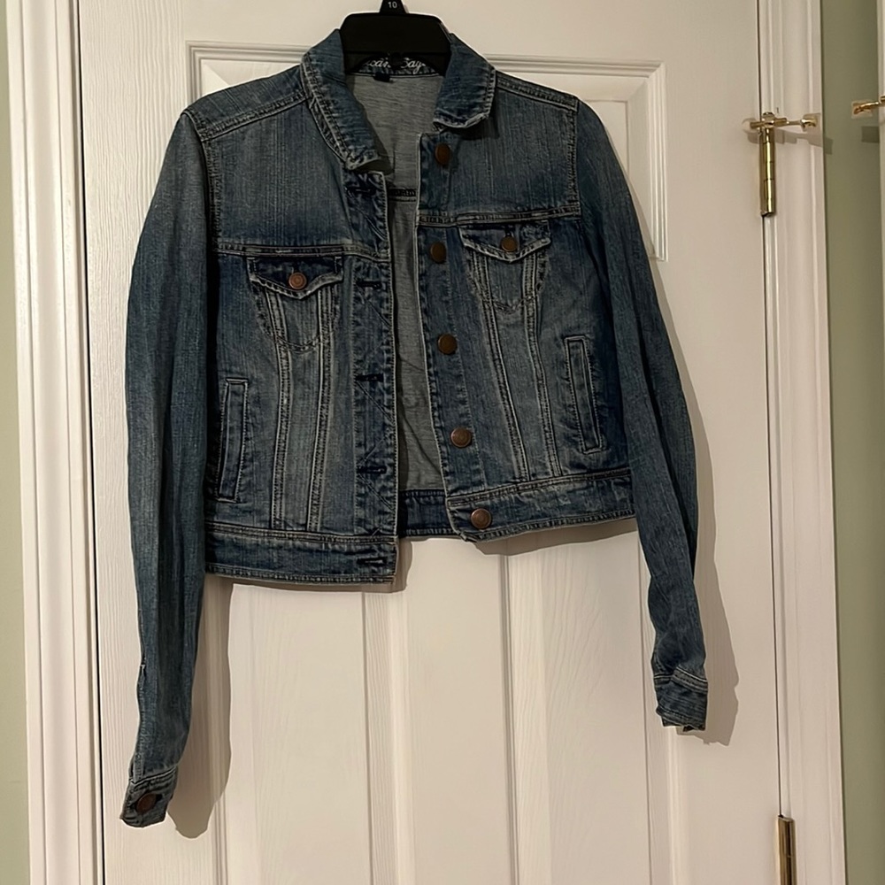 Like new cropped denim jacket!